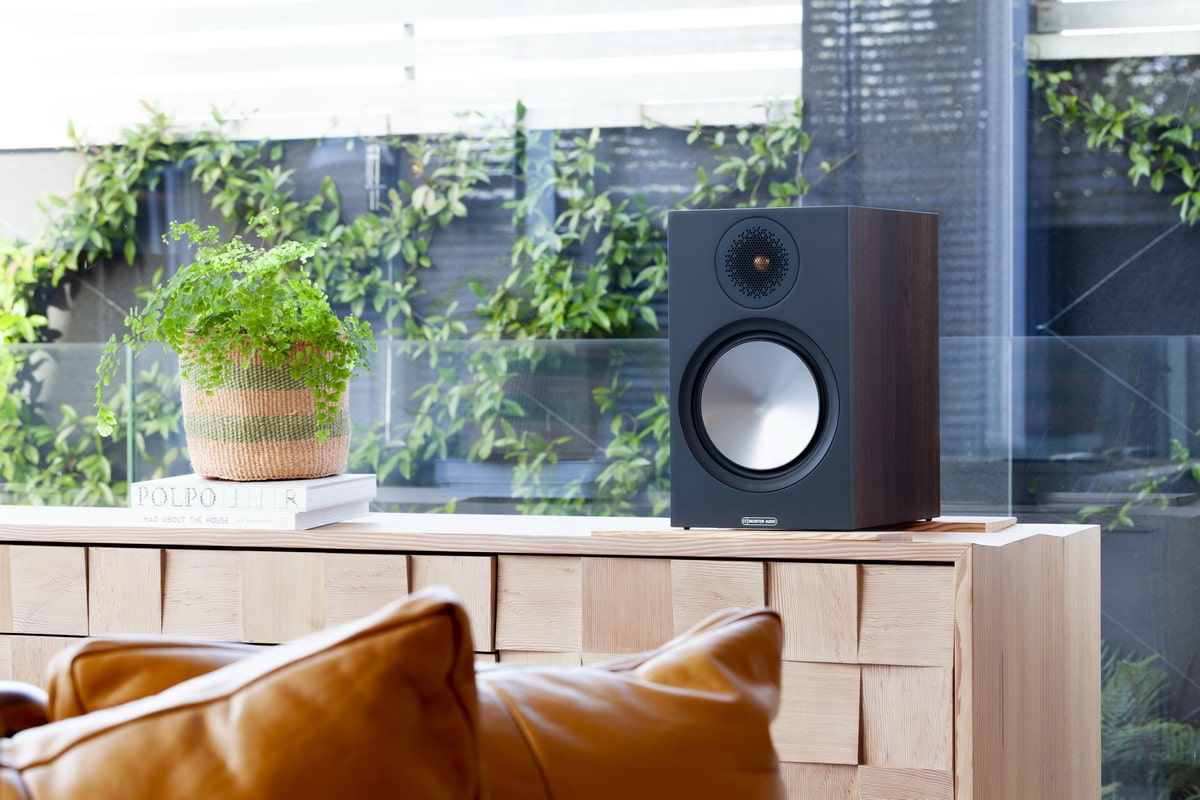 Полочная акустика Monitor Audio Bronze 100 (6G) Walnut